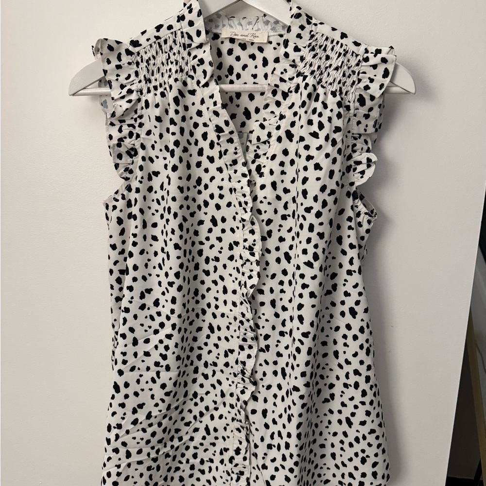 Doe & Rae Black and White Ruffle Sleeve Blouse